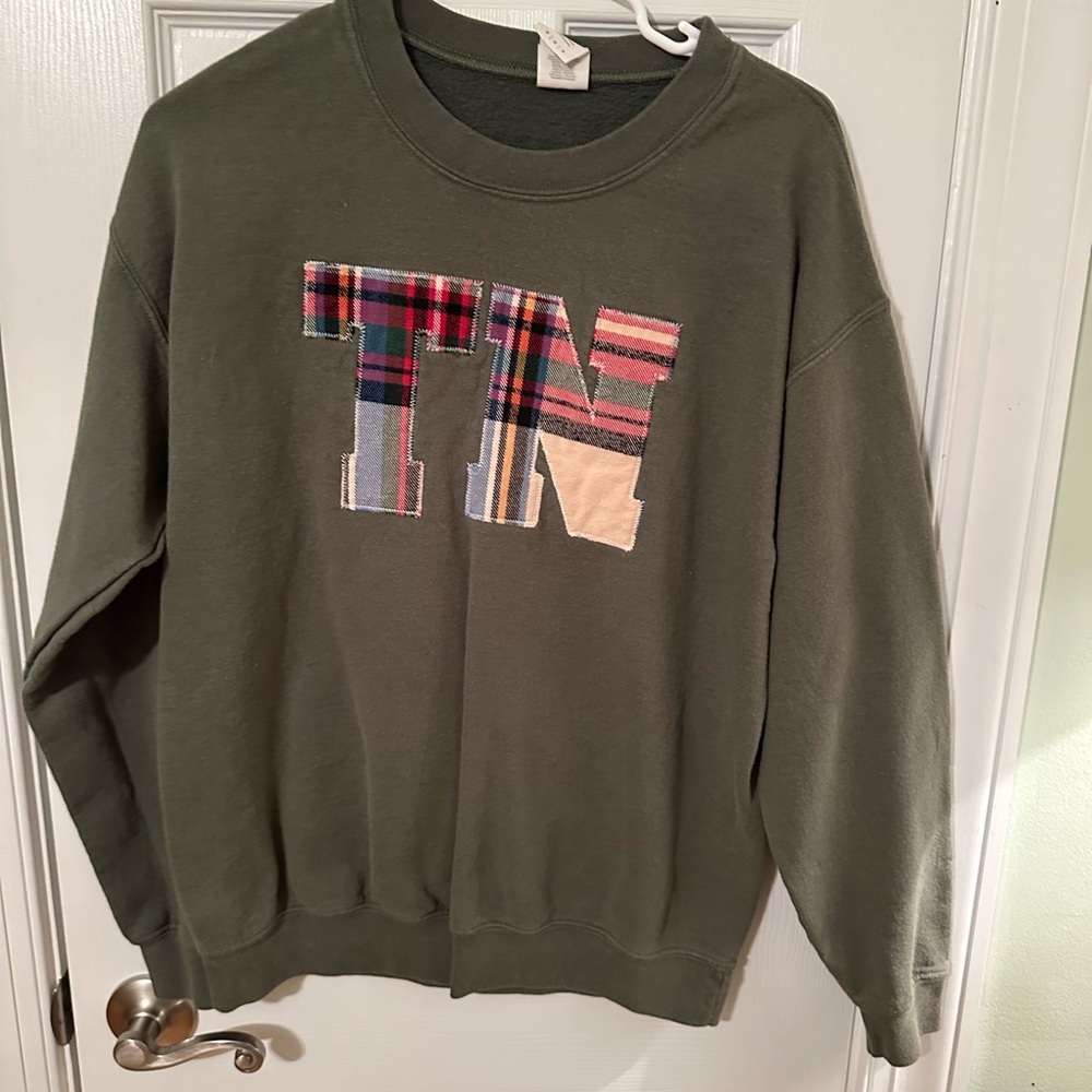 Women's Olive Sweatshirt with Plaid TN Design